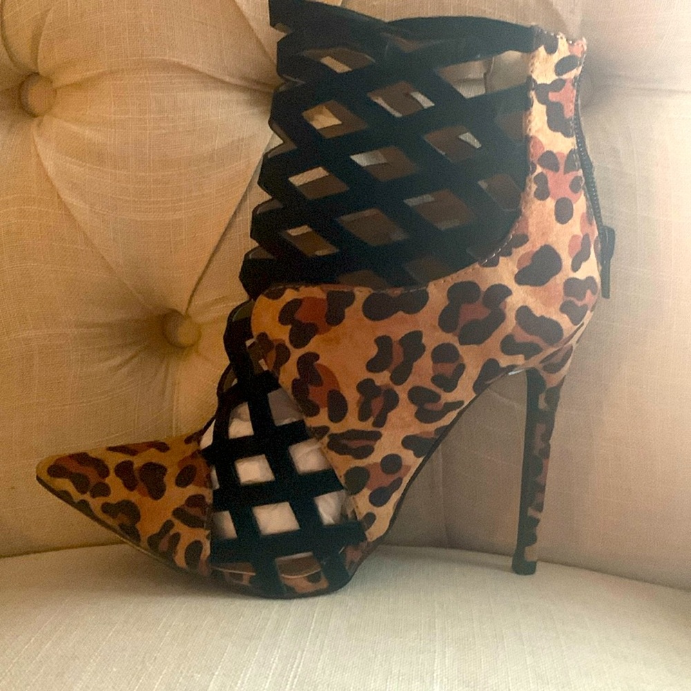 New leopard booties